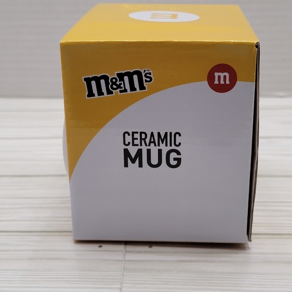 M & M's Mars 2019 Letter P Ceramic 12oz Coffee Mug New Yellow - Picture 10 of 12